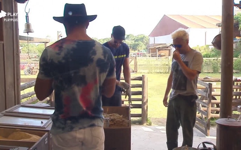 Viny ensina tarefas para Guilherme Leão e Lucas Viana