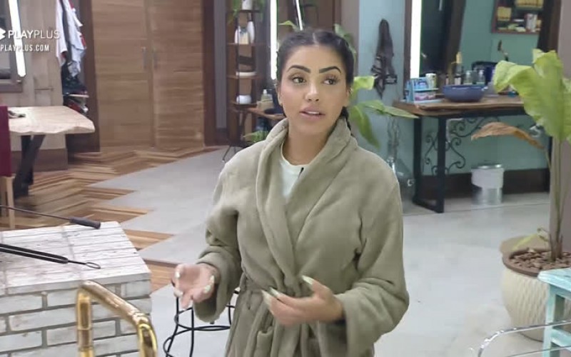 Mirella chora na cozinha - A Fazenda 12