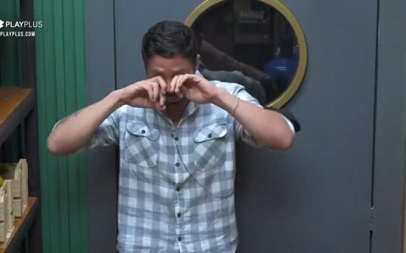 Na despensa, Rico chora sozinho – A Fazenda 13