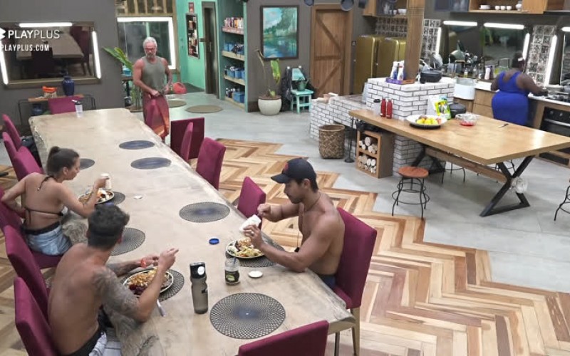 Peões almoçam na sede - A Fazenda 12