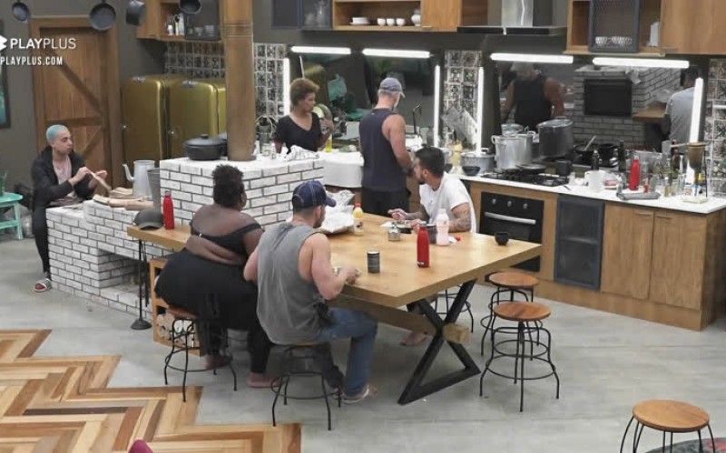 Peões tomam café na sede - A Fazenda 12