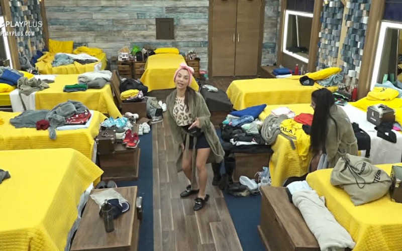 Stéfani Bays imita MC Mirella - A Fazenda 12