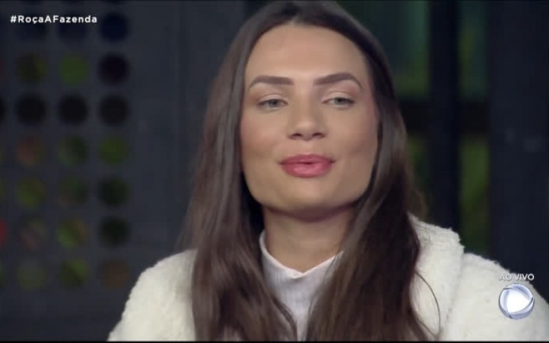 Stéfani Bays vota em Biel - A Fazenda 12