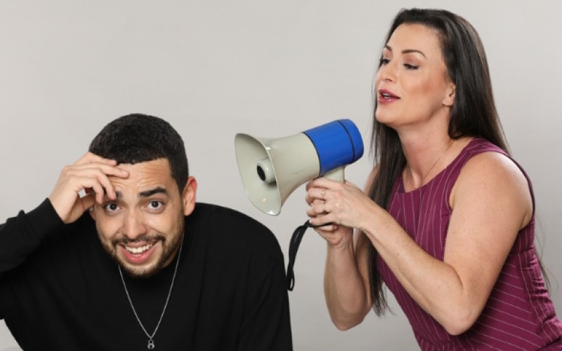 O Grande React: Lucas Selfie e Ju Nogueira recebem Any