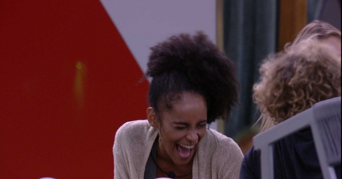 Gabriela diz que já teve vontade de beijar uma sister Vem ...