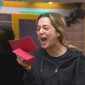 No Top 10 do BBB 26, Samira recebe carta e celebra prêmio de R$ 100 mil